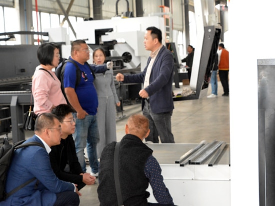 Clientes taiwaneses visitan Golden Laser para explorar soluciones avanzadas de corte por láser de fibra óptica
