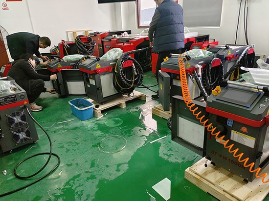 SUNTOP entrega con éxito 8 máquinas de soldadura láser portátiles de 1500 W personalizadas a un cliente español