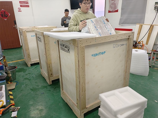 Cuatro soldadores láser portátiles personalizados de 2000 W enviados a un cliente español