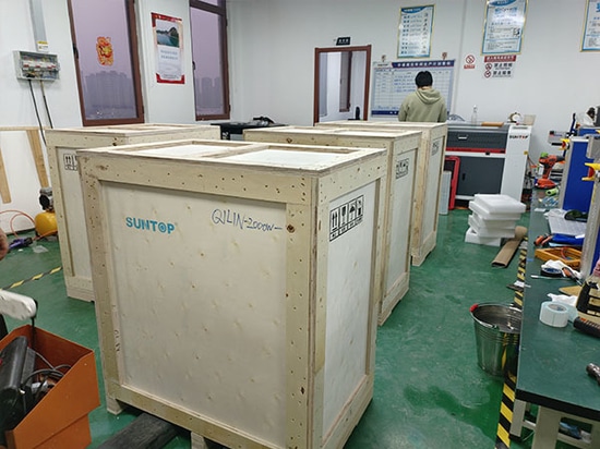 Cuatro soldadores láser portátiles personalizados de 2000 W enviados a un cliente español