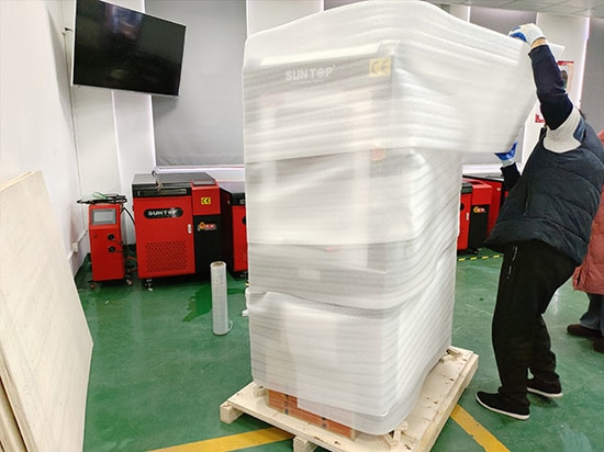 Envío de una máquina de marcado láser UV personalizada para un cliente español: con pedales dobles y puertas laterales correderas