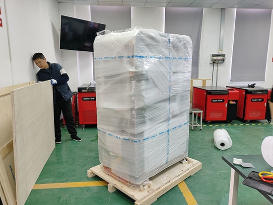 Envío de una máquina de marcado láser UV personalizada para un cliente español: con pedales dobles y puertas laterales correderas