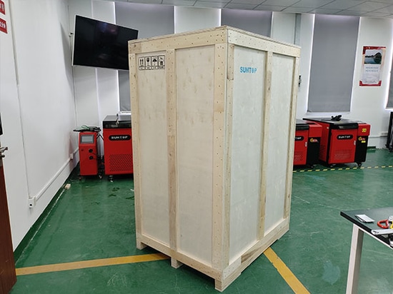 Envío de una máquina de marcado láser UV personalizada para un cliente español: con pedales dobles y puertas laterales correderas