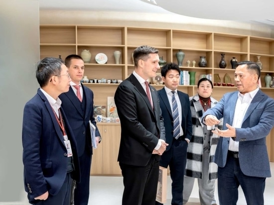 El Excmo. Sr. Máté Pesti, Embajador Extraordinario y Plenipotenciario de Hungría en la República Popular China, visita Cubic Sensor and Instrument CO.