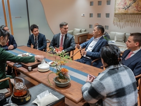 El Excmo. Sr. Máté Pesti, Embajador Extraordinario y Plenipotenciario de Hungría en la República Popular China, visita Cubic Sensor and Instrument CO.