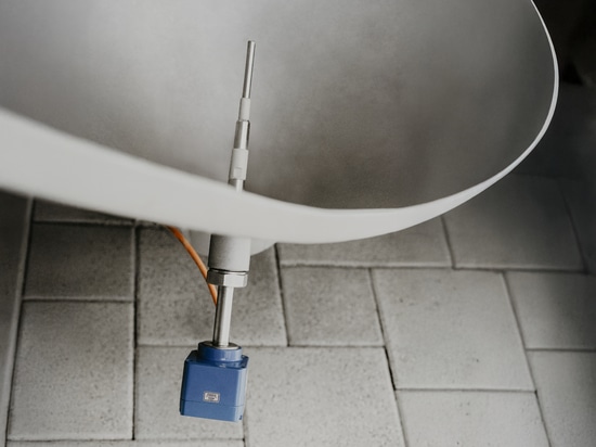 RFnivo® 3000 montado en la parte inferior del silo como indicador de vacío