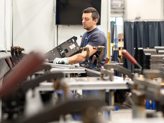 STADLER AUMENTA SU EFICIENCIA CON EL SISTEMA AUTOMATIZADO DE SOLDADURA ROBOTIZADA DE PANASONIC