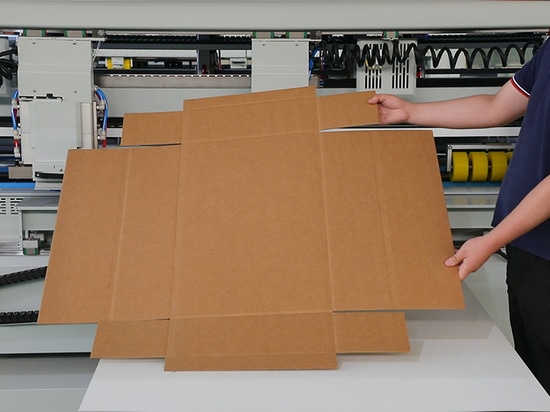 Las ventajas de las máquinas de fabricación de cajas: Por qué elegir Aopack para sus necesidades de embalaje