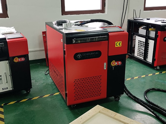 Cliente italiano se asocia con Suntop Laser para la compra repetida de una máquina de limpieza láser portátil de 3000 W
