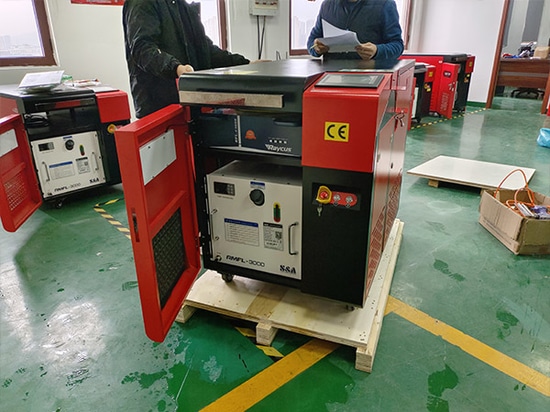 Cliente italiano se asocia con Suntop Laser para la compra repetida de una máquina de limpieza láser portátil de 3000 W