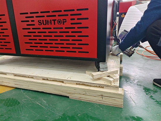 Cliente italiano se asocia con Suntop Laser para la compra repetida de una máquina de limpieza láser portátil de 3000 W