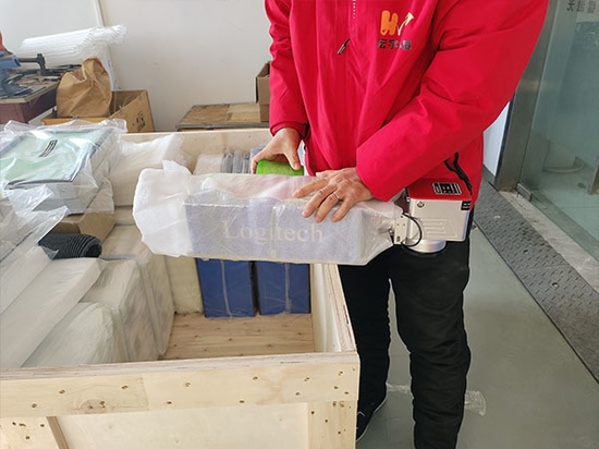 ¡Enviamos la máquina de marcado láser UV de 10 W personalizada para nuestro cliente italiano!