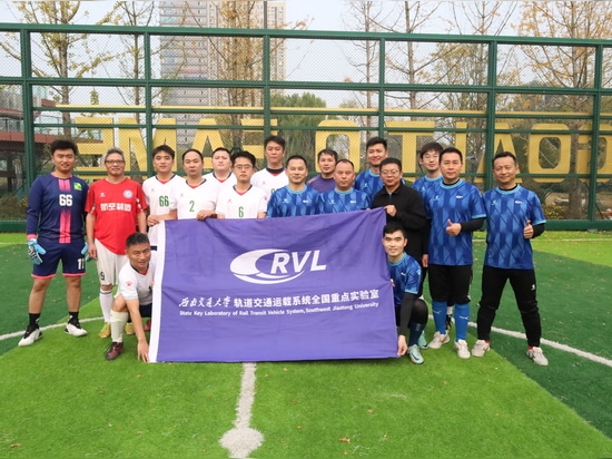 Un grupo de expertos de la Universidad Jiaotong del Suroeste visita Zhengxi Hydraulics para colaborar con la industria