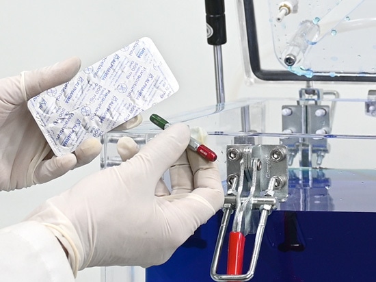 Presurización externa de CDV Pharma, que aumenta significativamente la sensibilidad al forzar activamente el colorante hacia los defectos potenciales.