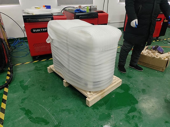 Envío exitoso de una soldadora láser portátil 5 en 1 de 1500 W a un cliente italiano