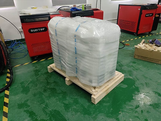 Envío exitoso de una soldadora láser portátil 5 en 1 de 1500 W a un cliente italiano