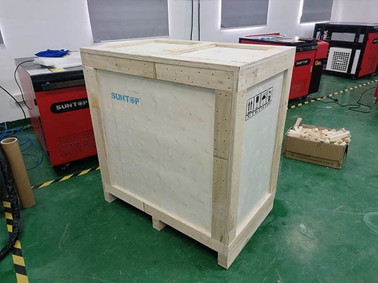 Envío exitoso de una soldadora láser portátil 5 en 1 de 1500 W a un cliente italiano
