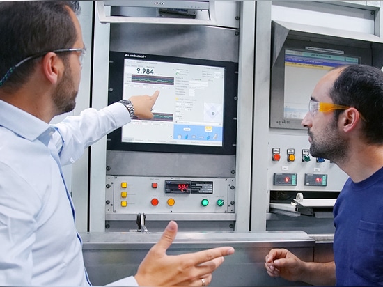 Nuestros técnicos de servicio le ofrecen asistencia tanto en persona como virtualmente.