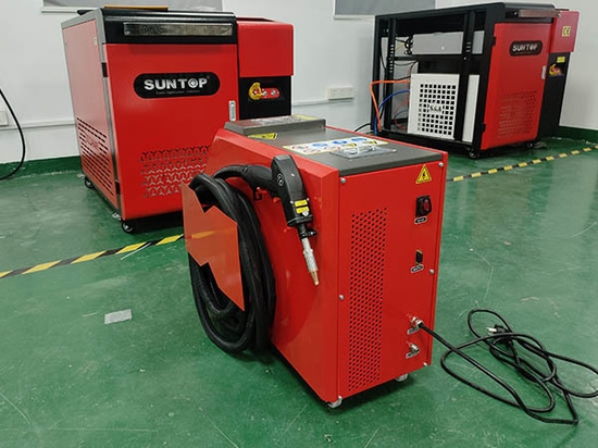 SUNTOP entrega una máquina de soldadura láser portátil integrada y refrigerada por aire personalizada a España