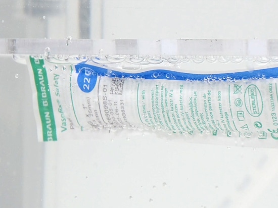 La transpirabilidad natural del Tyvek puede generar burbujas que no corresponden a una fuga