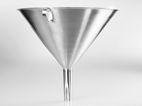 Robusto embudo de acero inoxidable para facilitar el llenado y la decantación (Bürkle GmbH)