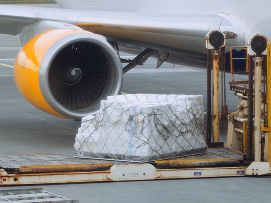 Variaciones de altitud y presión en el transporte aéreo