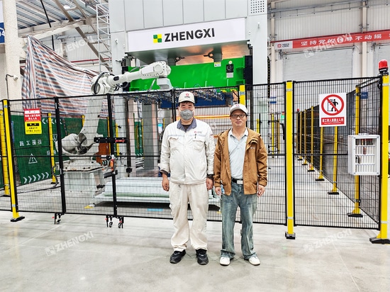 Foto de grupo con clientes