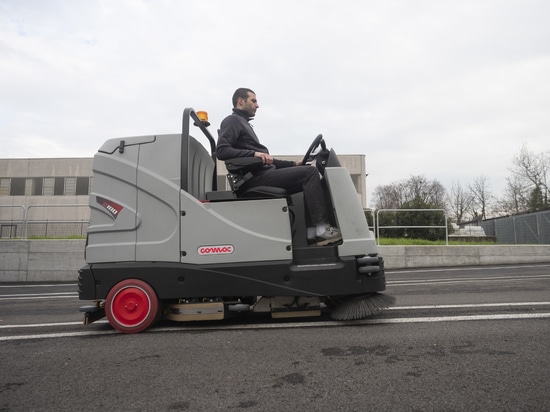 C120: La fregadora de pavimentos industrial Comac, diseñada para todas las necesidades de limpieza