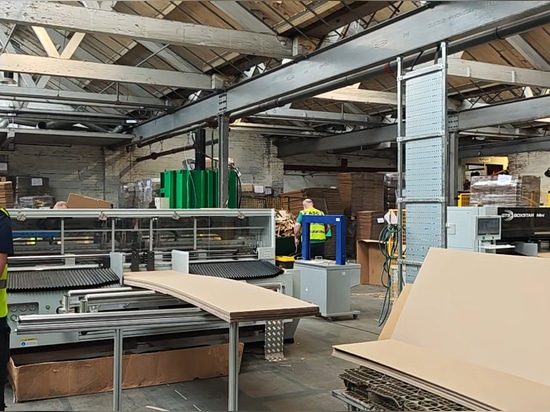 ASC Direct amplía su parque de máquinas de fabricación de cajas AOPACK a tres unidades en el Reino Unido