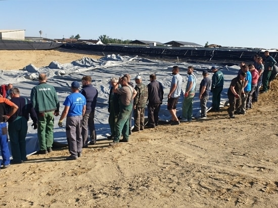 El equipo especializado responsable de la exitosa instalación del Bagtank de 7.500 m³ en Hungría.