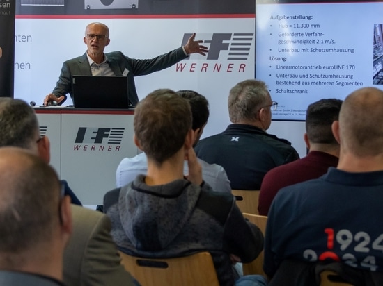 Thomas Hettich —que aparece aquí en una presentación durante las Jornadas de Innovación de IEF-Werner, celebradas en noviembre de 2025— es el responsable de la gama de productos de ejes lineales y ...