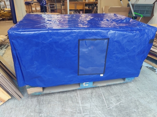 Lona azul para cubrir medio palé
