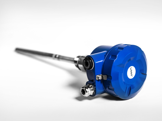 RF 8200 con un diseño robusto en forma de varilla y una sonda de acero inoxidable recubierta de PFA para una máxima resistencia al ácido sulfúrico