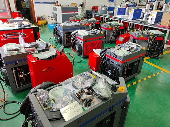 Exportación exitosa de 14 máquinas de soldadura láser portátiles personalizadas a España