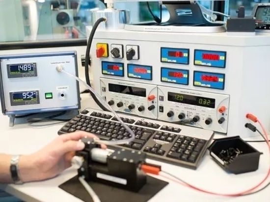 100 000 horas: las bombas de diafragma de KNF alcanzan una vida útil excepcional