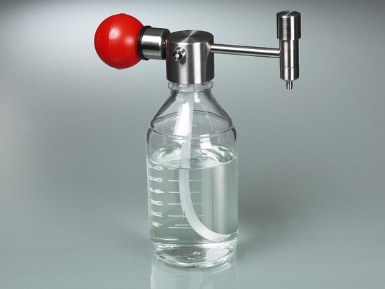 Mini bomba para disolventes: compacta y versátil, para la dosificación precisa de disolventes desde envases pequeños (Bürkle GmbH)