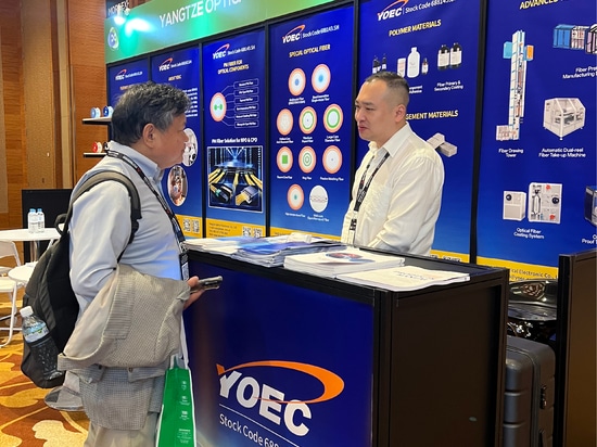 YOEC presenta soluciones ópticas basadas en inteligencia artificial en la DCW Asia 2026