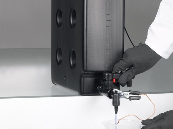 StopCock PA: Grifo de drenaje conductor de electricidad para el llenado con disolventes (Bürkle GmbH)