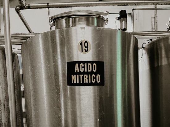 Depósito de acero inoxidable para el seguro almacenamiento de ácido nítrico