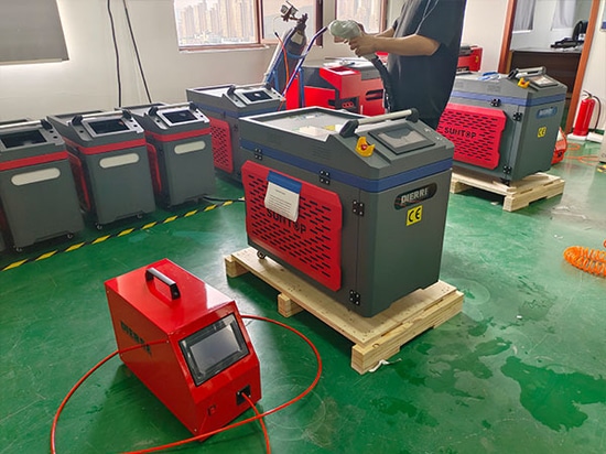 Envío a Italia de soldadoras láser 4 en 1 de alta estabilidad de 2000 W de SUNTOP
