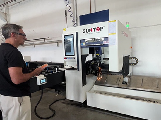 Entrega satisfactoria de la máquina automática de corte de tubos por láser de SUNTOP en Italia