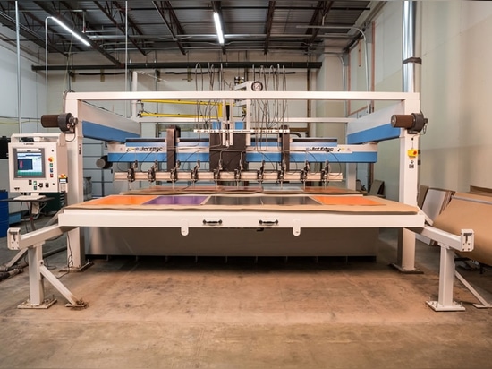 El Toymaker YOXO® dobla productividad con Jet Edge Waterjet Shuttle System