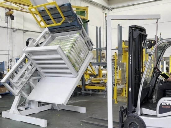 Máquina volteadora de palets patentada