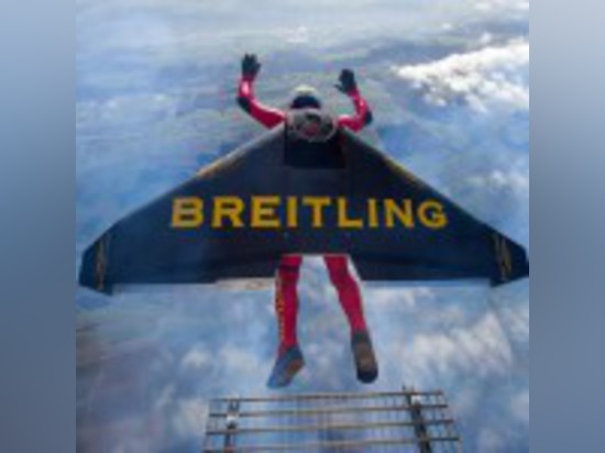 JETMAN POR EL EQUIPO DEL JET DE BREITLING