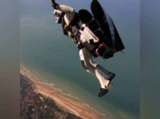 JETMAN POR EL EQUIPO DEL JET DE BREITLING