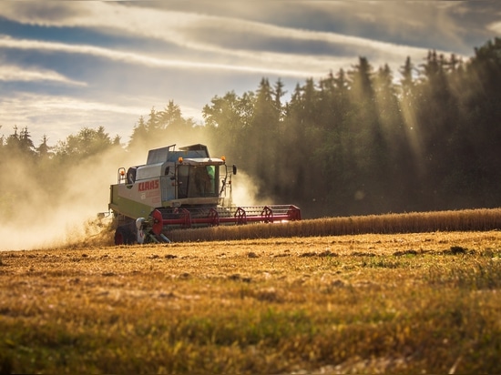 VERIFICACIÓN DEL DISEÑO DE NUEVO PRODUCTO MIDIENDO SALIDA DEL ESFUERZO DE TORSIÓN DE UN EJE DE PTO DEL TRACTOR EN THE FIELD