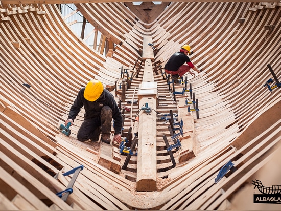 Sargentos Piher ayudan en la construcción de la replica de un ballenero del s.XVI