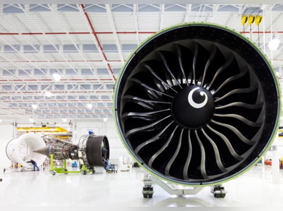 El GE90 daría vuelta a titánico en una lancha de carreras